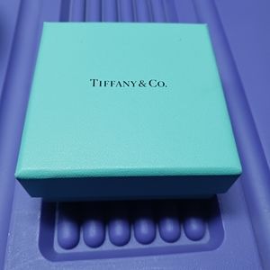 TIFFANY & CO GIFT BOX